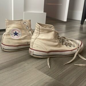 Converse Chuck’s in Cream